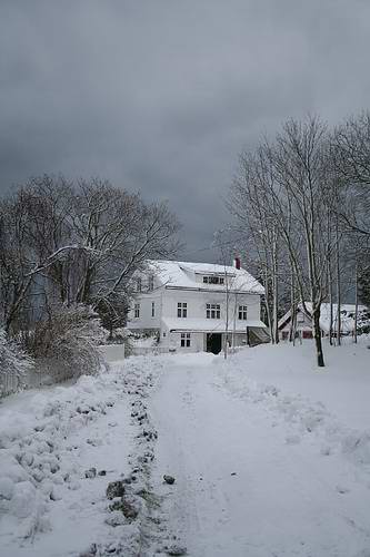 norway-wood-house-snow.jpg