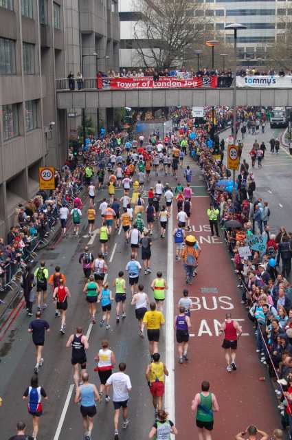 london-marathon-lower-thames-street-24-miles.jpg