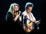 stevie nicks and lindsey buckingham by bumperke wikimedia commons